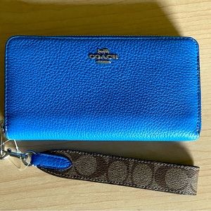COACH nwt long zippy wallet with detachable wrist strap. CK427 Racer Blue.